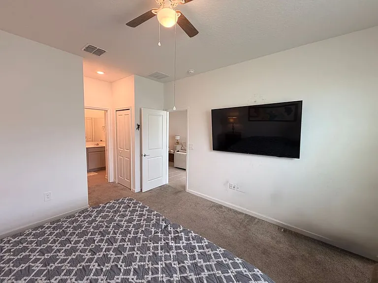 9502 Revere Ave — Photo 11