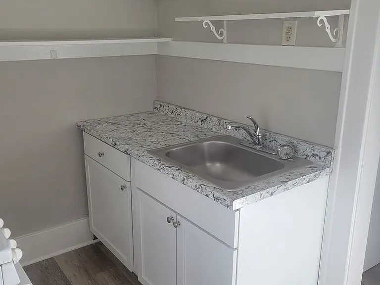 450 Meigs St — Photo 2