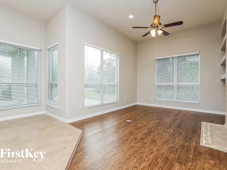 1850 Beth Ct — Photo 4