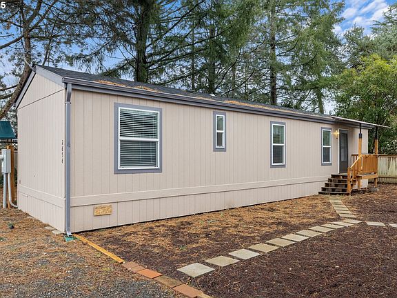 3rd image of 2696 SE Palmquist Rd