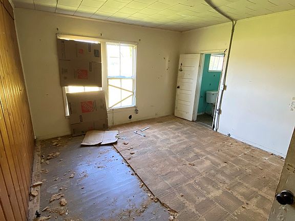 9th image of 356 E Pine St