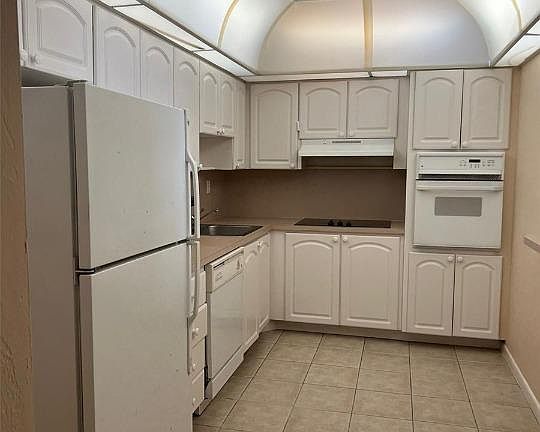 2nd image of 19380 Collins Ave APT 912