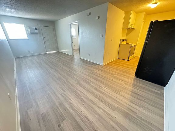 3rd image of 503 Sunset Ln APT 1