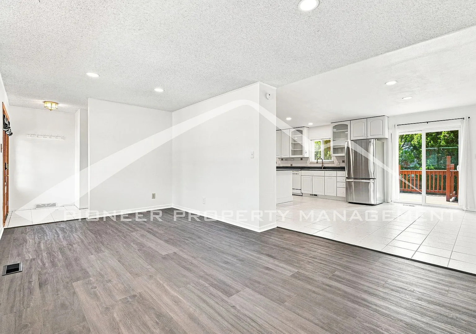 Spacious Home with Central AC and Traditional Wood Features — Photo 2
