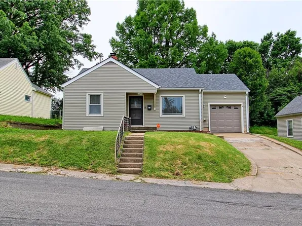 2206 Monterey Dr, Saint Joseph, MO 64507