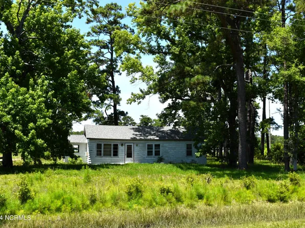 1280 Harkers Island Road, Beaufort, NC 28516