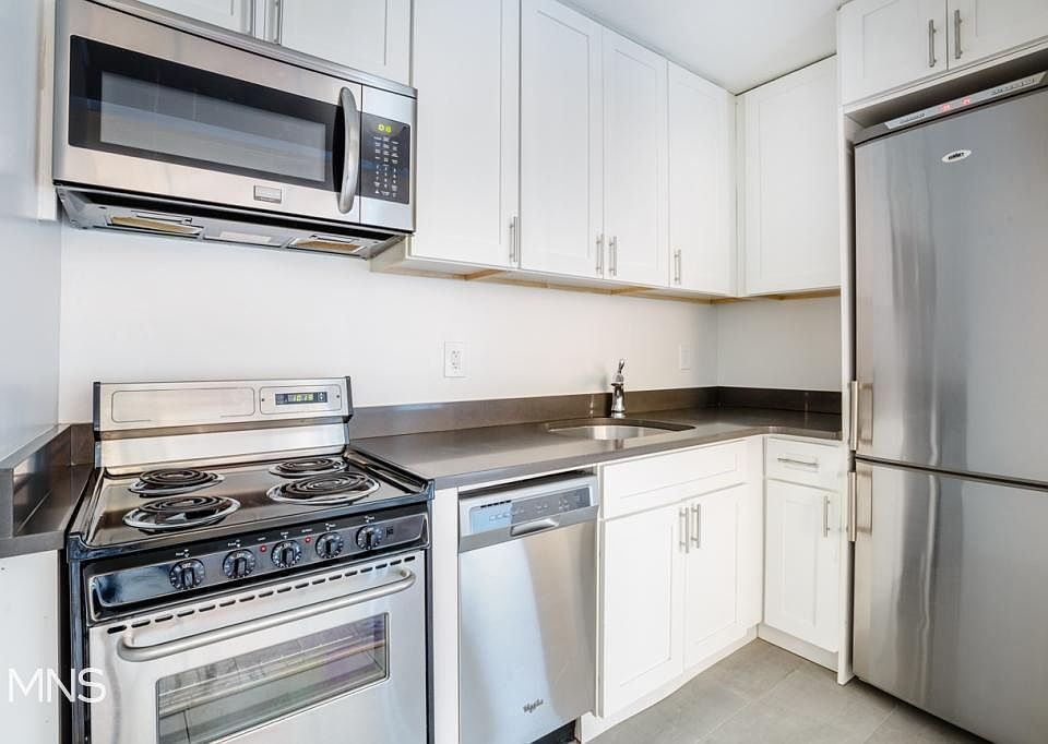 1st image of 250 W 19th St APT 4J
