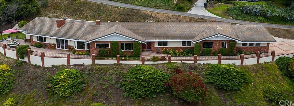 1st image of 38 Deerhill Dr