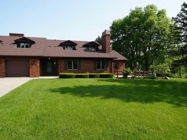 1 Sunset Pl, Charles City, IA 50616