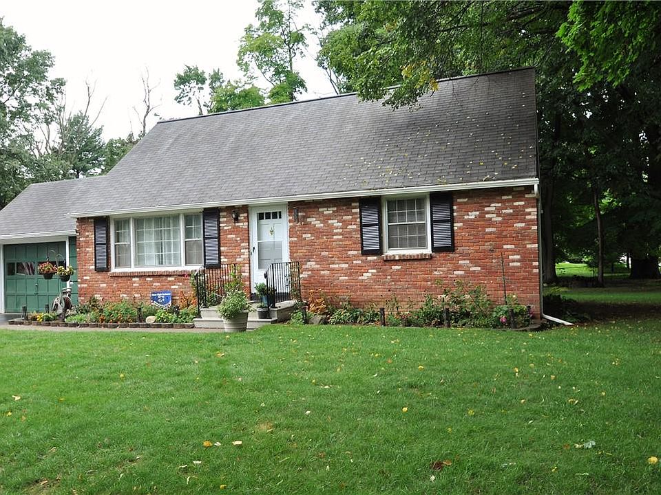 1st image of 2 Meadow Wood Dr