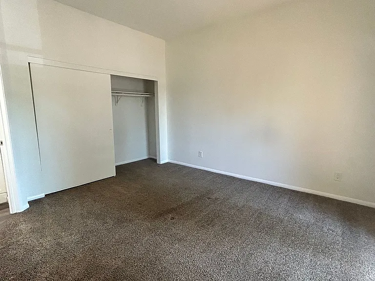1377 Oakdale Ave — Photo 12