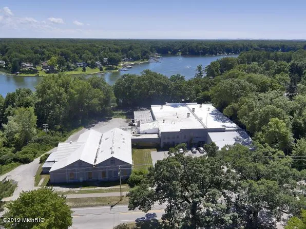 169 Park St, Fruitport, MI 49415