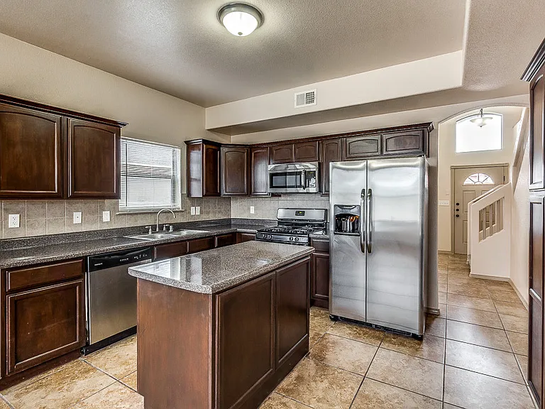 7101 Falling Leaf Cir — Photo 10