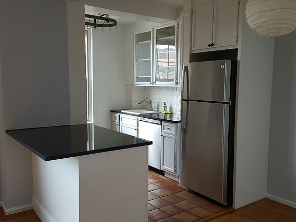 4th image of 2 Horatio St APT 15L