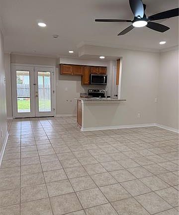 3rd image of 932 Ronson Dr