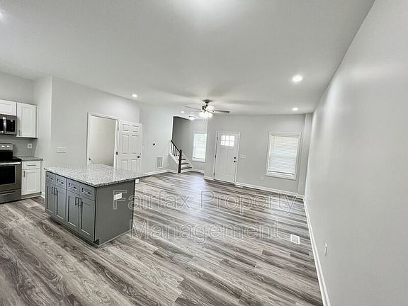 2nd image of 2805 Dearborn Dr