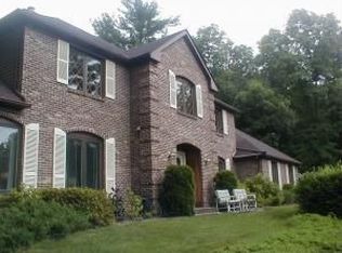 929 Summit Dr, Stroudsburg, PA