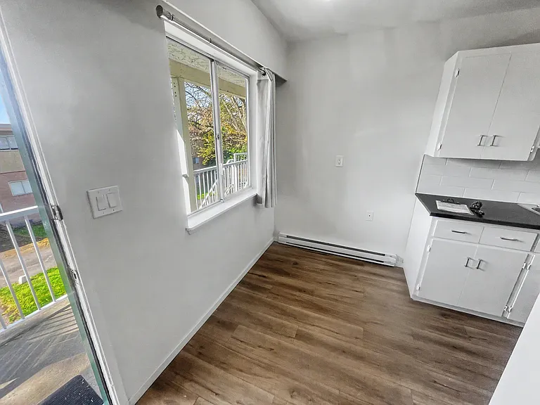 3498 Lovat Ave — Photo 19