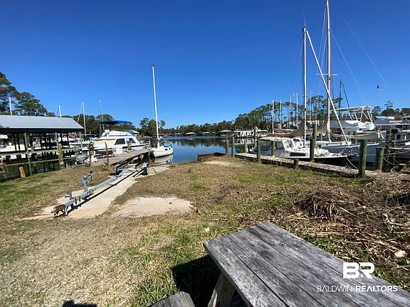3rd image of 21 S Bayou Dr