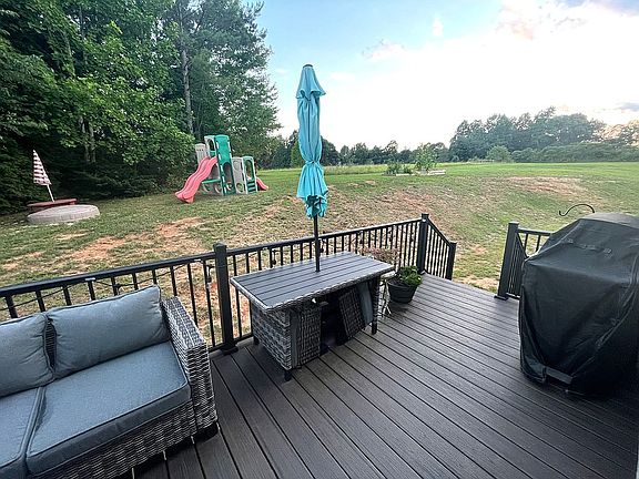 4th image of 22 Kendall Ln