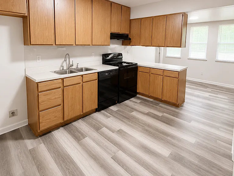 1915 Green Valley Dr — Photo 6