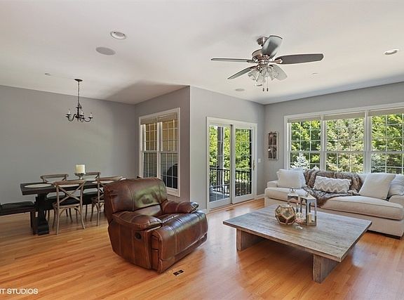 2nd image of 1918 Lynn Cir #1918