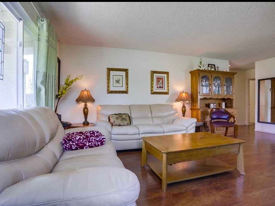1st image of 760 Pearwood St