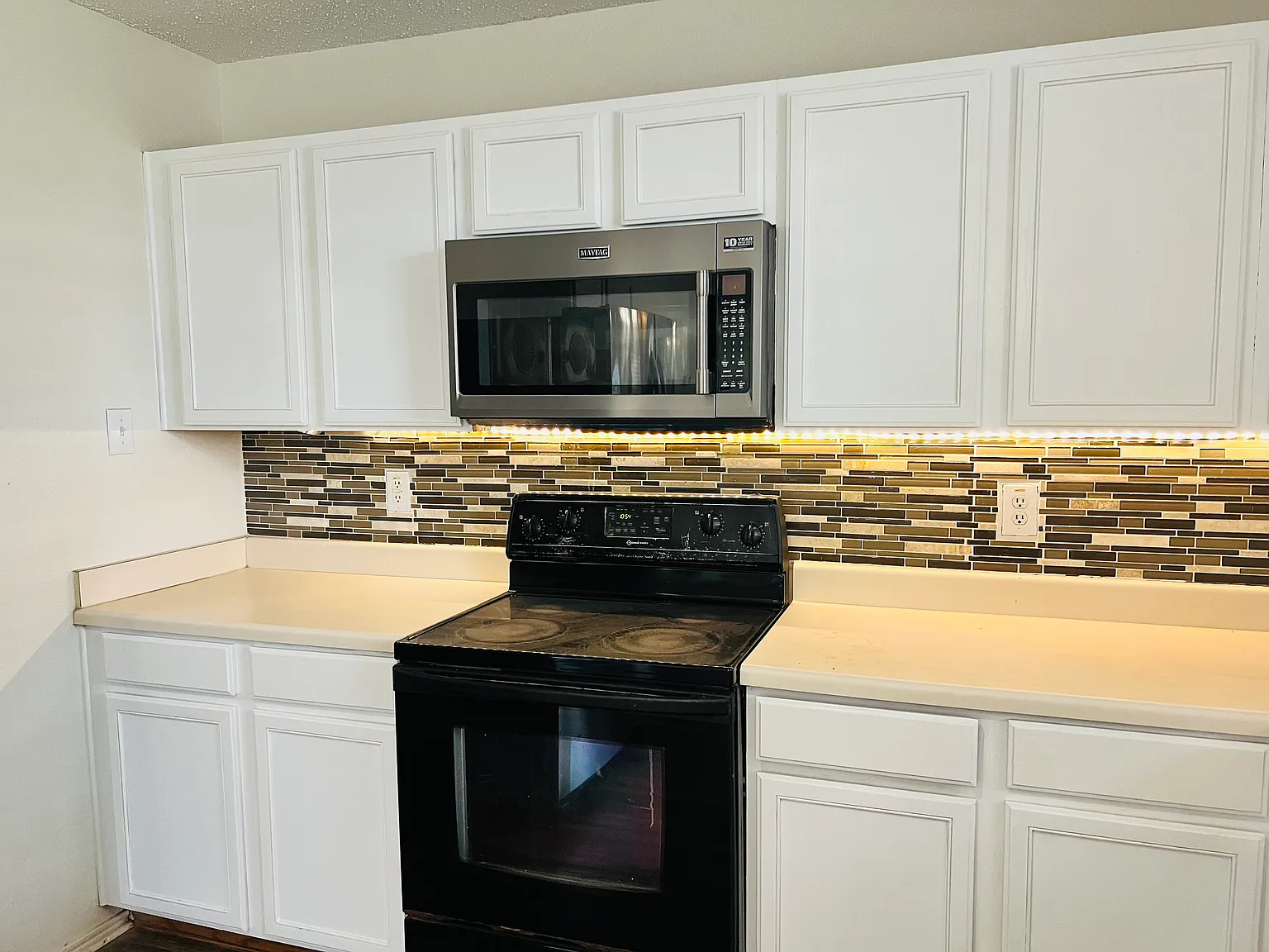 3 bed, 2.5 bath, 2136 sqft, $2,500 — Photo 3