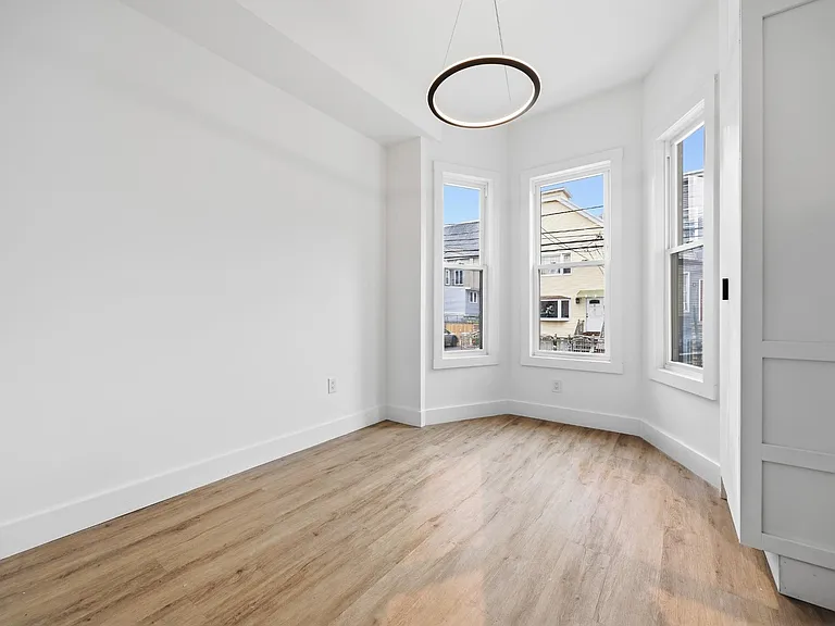234 Webster Ave #1R — Photo 9