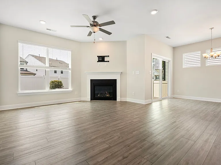 212 Oakchest Ct — Photo 2