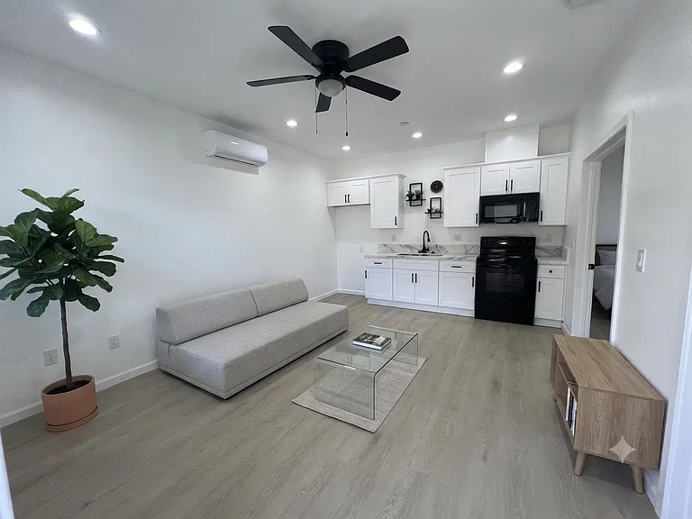 3462 Washington St — Photo 3