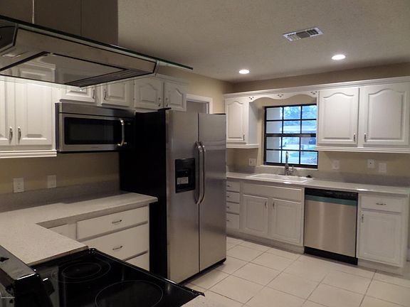 3rd image of 4330 Rosehill Ave