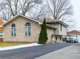 225 N Bierman Ave, Villa Park, IL 60181