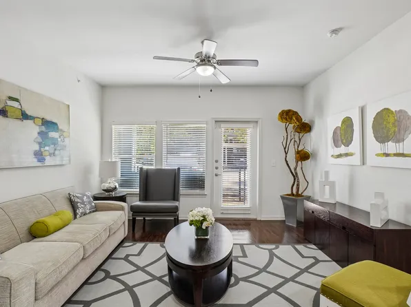 Lakewood Flats Apartments