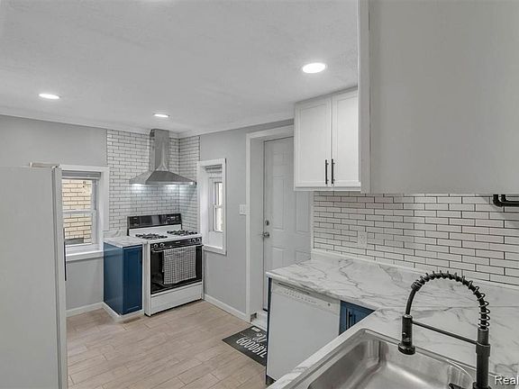 4th image of 20830 Westview Ave #1