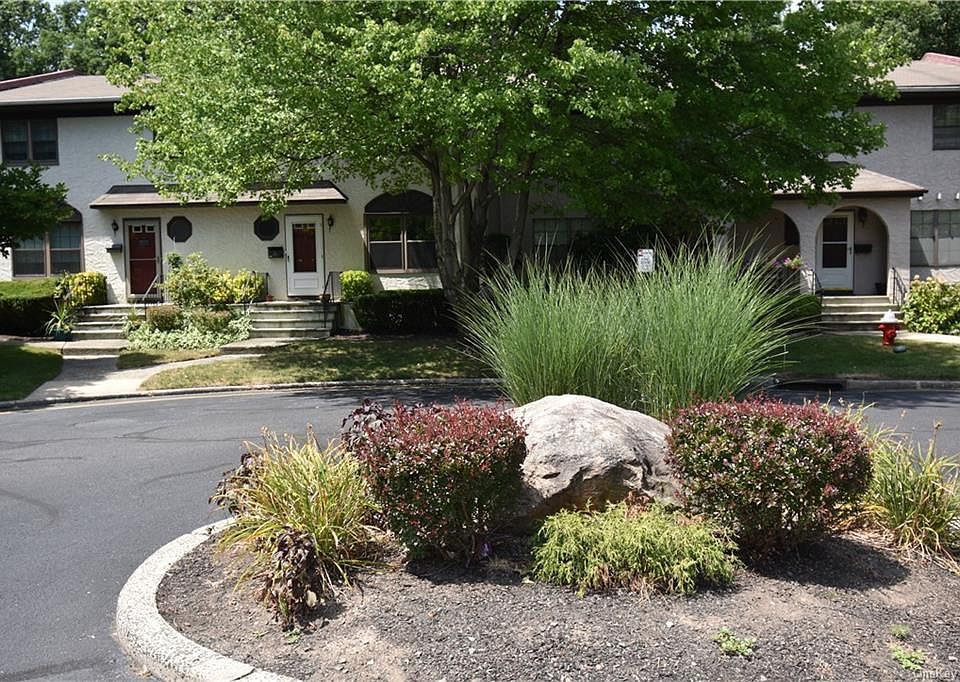 1st image of 166 Somerset Dr #166