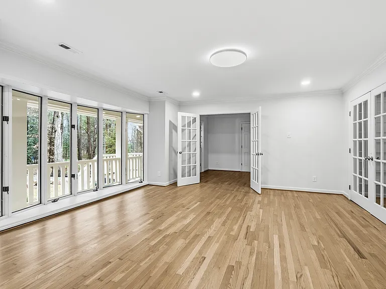 1504 Homestead Rd — Photo 10