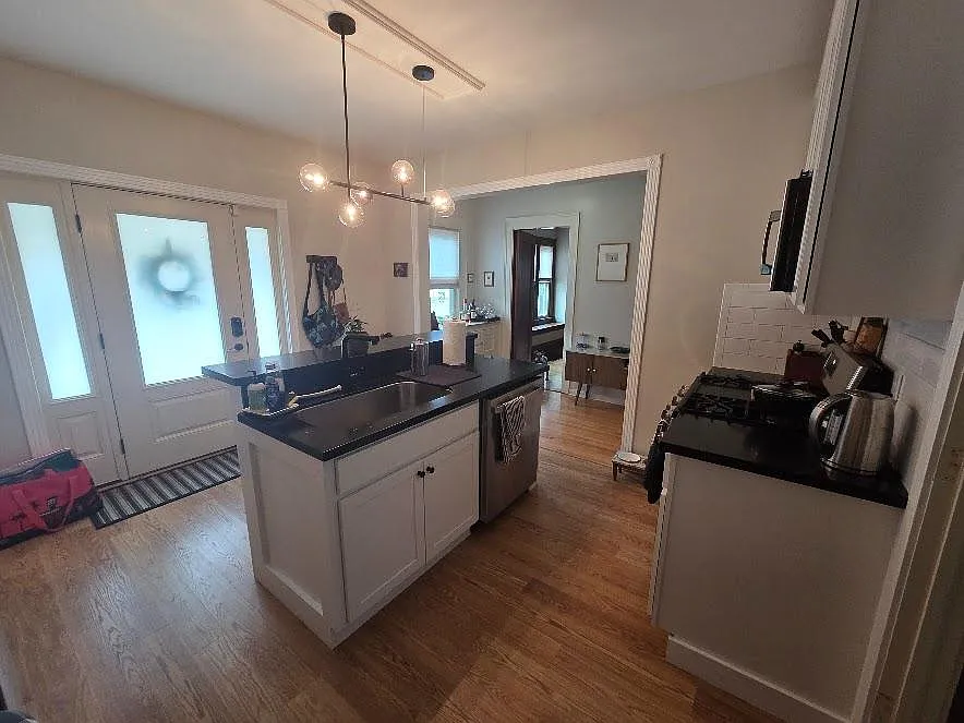 3331 James St - 3333 James St. Unit 1 — Photo 3