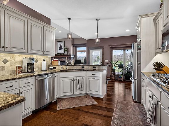 2nd image of 3748 SE Elm Cove Dr