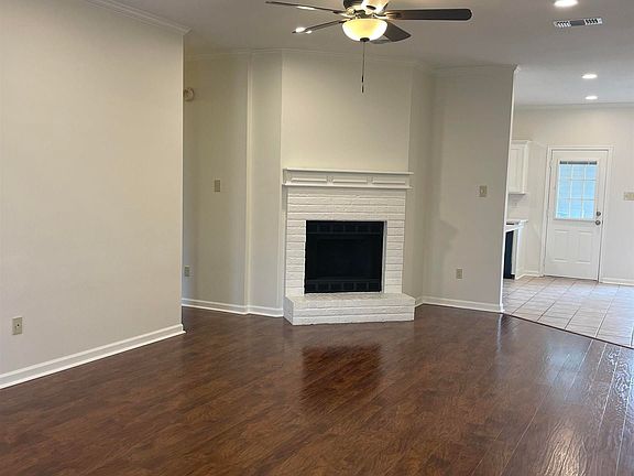 5th image of 11135 Henson Dr
