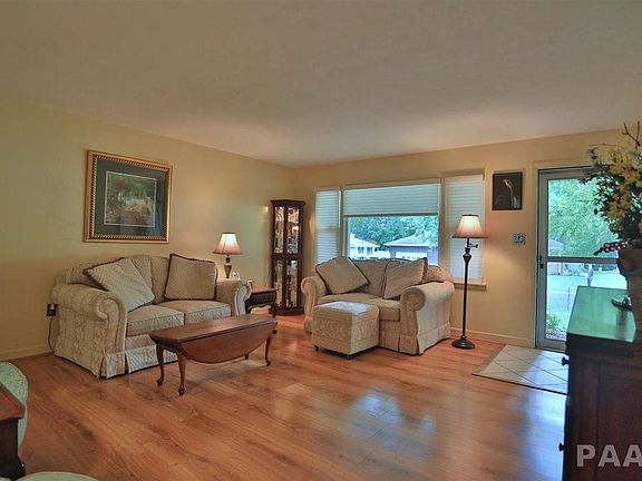 3rd image of 4626 N Clarewood Ave
