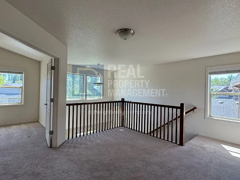 3611 Loren St NE — Photo 12