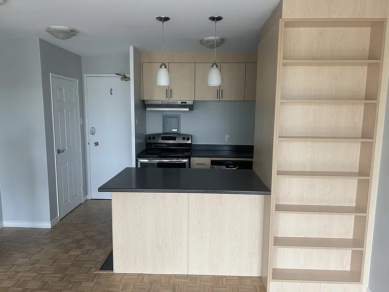 1545 Oxford St — Photo 17