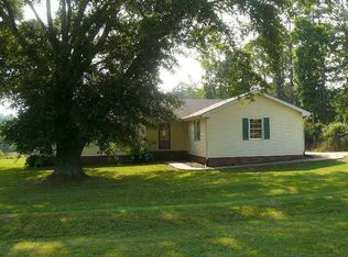 9 Walker Lake Dr, Carrollton, GA 30117