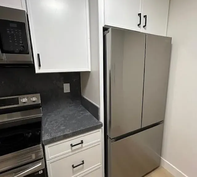 811 W Nutmeg St #102 — Photo 3