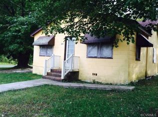 404 E Irvin St, Blackstone, VA 23824