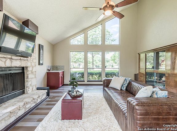 5th image of 19602 Encino Glen St