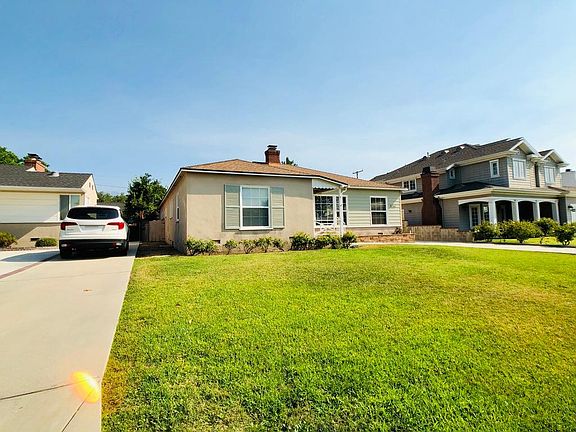 Close-knit block with family neighbors