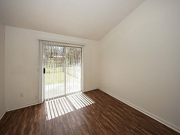 3rd image of 106 Susan Dr