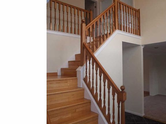 4th image of 7 Brook Dr